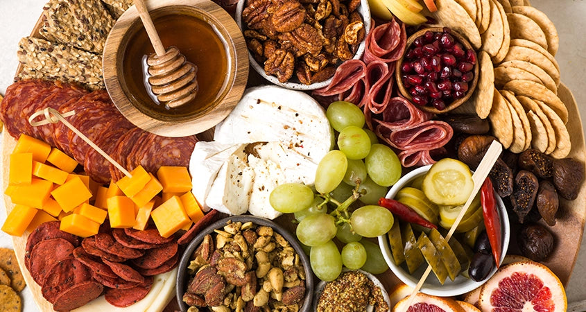 HOW TO MAKE AN EPIC GLUTEN-FREE CHEESEBOARD