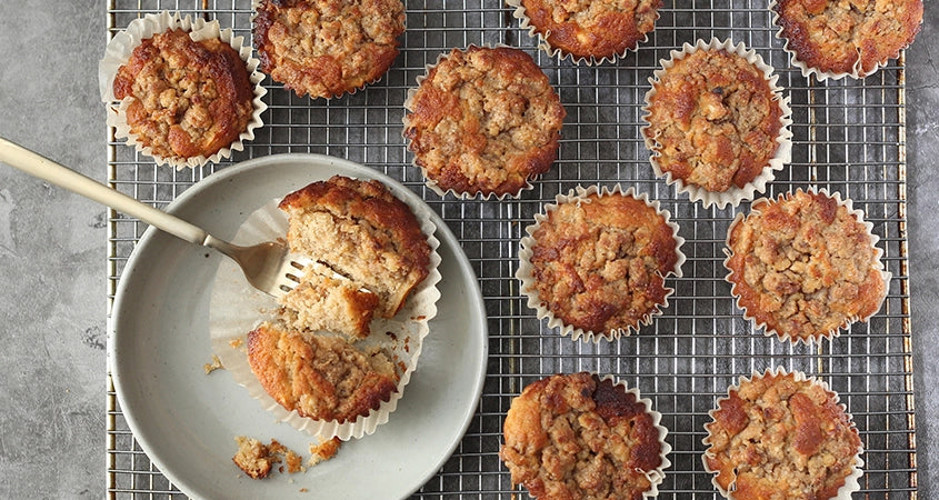 APPLE CINNAMON COFFEE CAKE MUFFINS