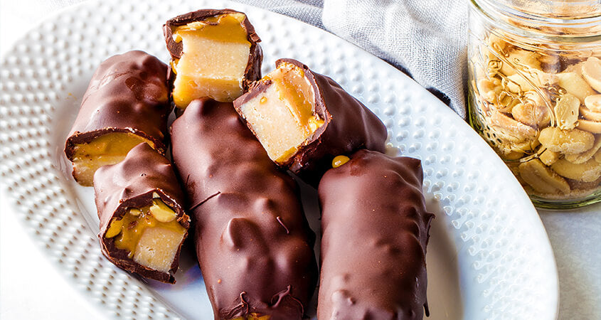 http://balancedbites.com/cdn/shop/articles/Balanced-Bites-TREAT-Recipe-No-Bake-Snickers-Bar.jpg?v=1648219931